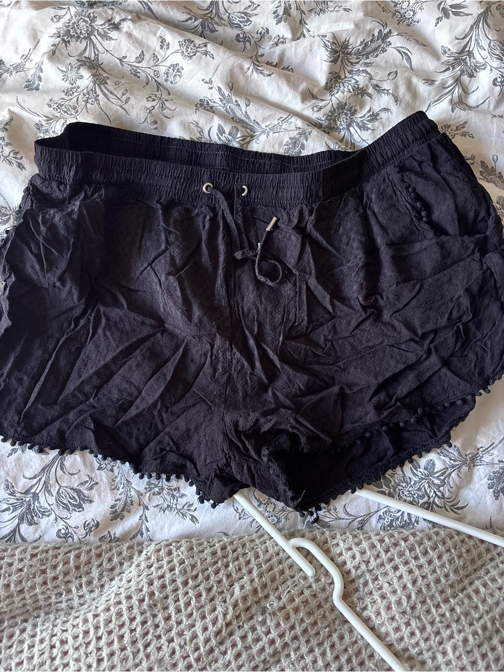 New Look Black Elastic-Waist Pom-Trim Shorts